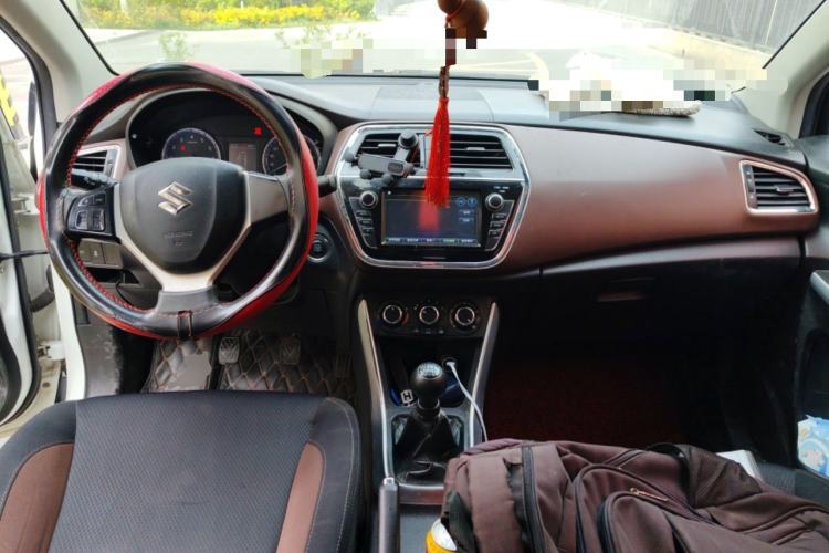 Used Suzuki Vitara S-Cross 2017 1.6L Manual Two-Wheel Drive Urban Fashion Model Center Console