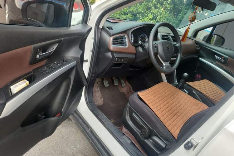 Used Suzuki Vitara S-Cross 2017 1.6L Manual Two-Wheel Drive Urban Fashion Model Driver Seat