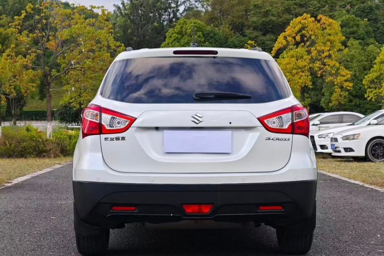 Used Suzuki Vitara S-Cross 2017 1.6L Manual Two-Wheel Drive Urban Fashion Model Exterior 2