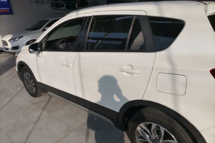 Used Suzuki Vitara S-Cross 2017 1.6L Manual Two-Wheel Drive Urban Ambition Model Exterior 3