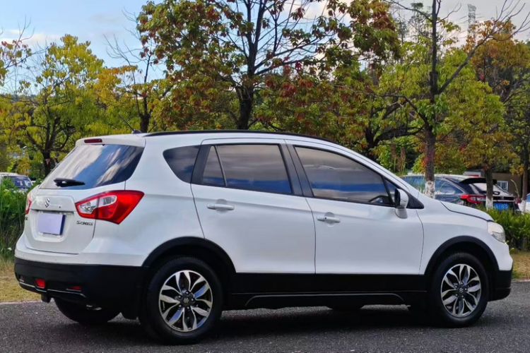 Used Suzuki Vitara S-Cross 2017 1.6L Manual Two-Wheel Drive Urban Fashion Model Exterior 4