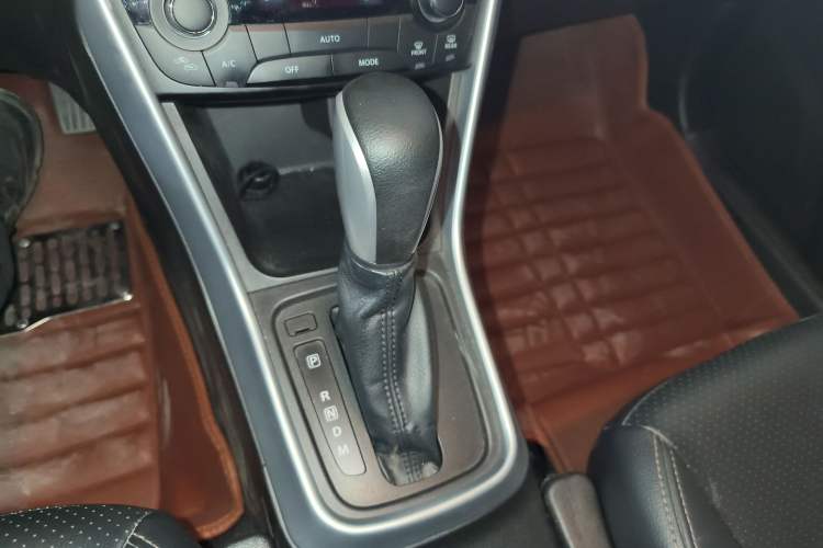Used Suzuki Vitara S-Cross 2017 1.6L CVT Two-Wheel Drive Urban Advanced Model Gear Lever