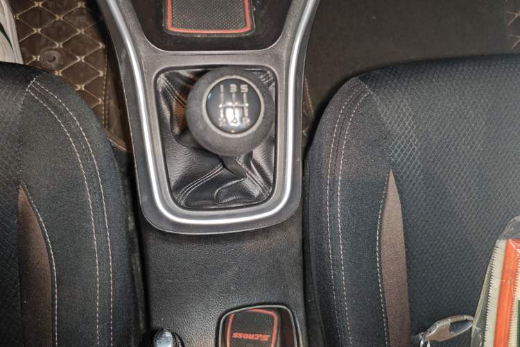 Used Suzuki Vitara S-Cross 2017 1.6L Manual Two-Wheel Drive Urban Fashion Model Gear Lever