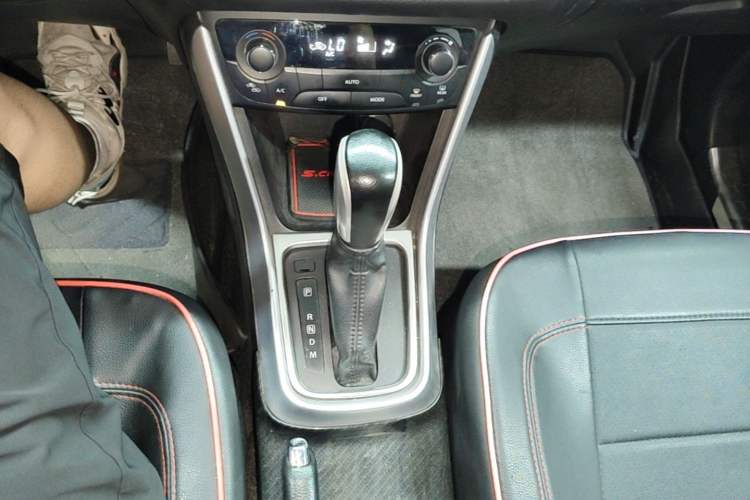 Used Suzuki Vitara S-Cross 2017 1.4T Automatic Two-Wheel Drive Urban Luxury Model Gear Lever