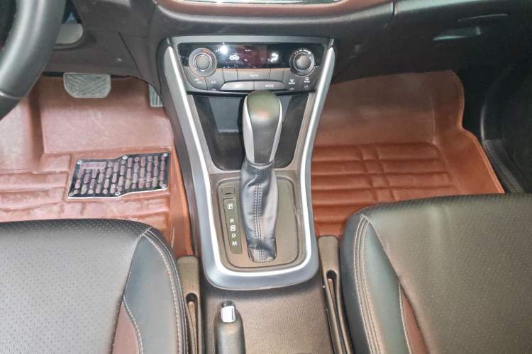 Used Suzuki Vitara S-Cross 2017 1.6L CVT Two-Wheel Drive Urban Advanced Model Gear Lever