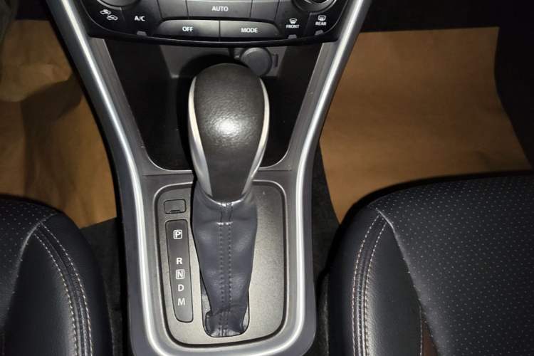 Used Suzuki Vitara S-Cross 2017 1.6L CVT Two-Wheel Drive Urban Advanced Model Gear Lever