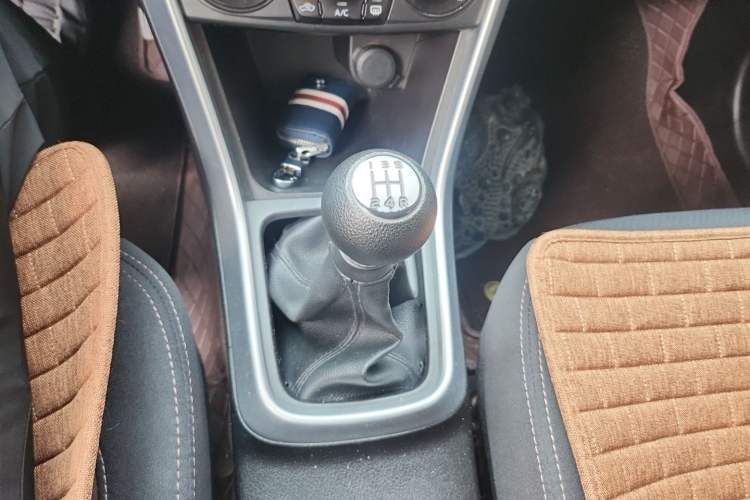 Used Suzuki Vitara S-Cross 2017 1.6L Manual Two-Wheel Drive Urban Fashion Model Gear Lever