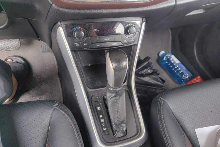 Used Suzuki Vitara S-Cross 2017 1.4T Automatic Two-Wheel Drive Urban Luxury Model Gear Lever