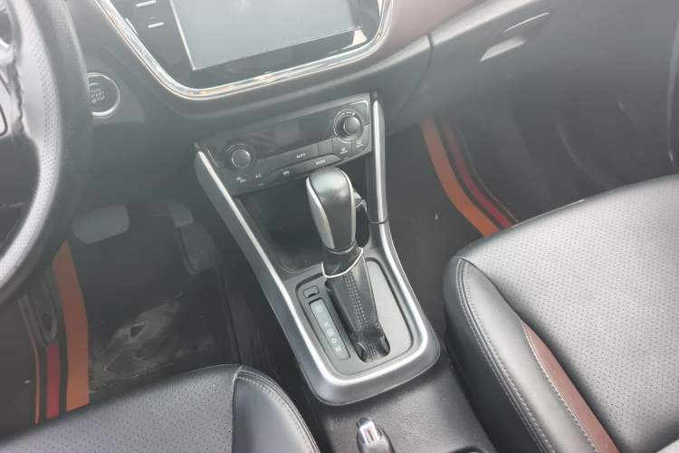 Used Suzuki Vitara S-Cross 2017 1.6L CVT Two-Wheel Drive Urban Advanced Model Gear Lever
