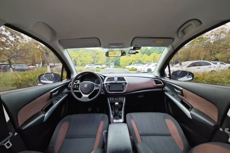 Used Suzuki Vitara S-Cross 2017 1.6L Manual Two-Wheel Drive Urban Fashion Model Interior 1