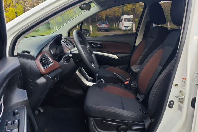 Used Suzuki Vitara S-Cross 2017 1.6L Manual Two-Wheel Drive Urban Fashion Model Interior 2