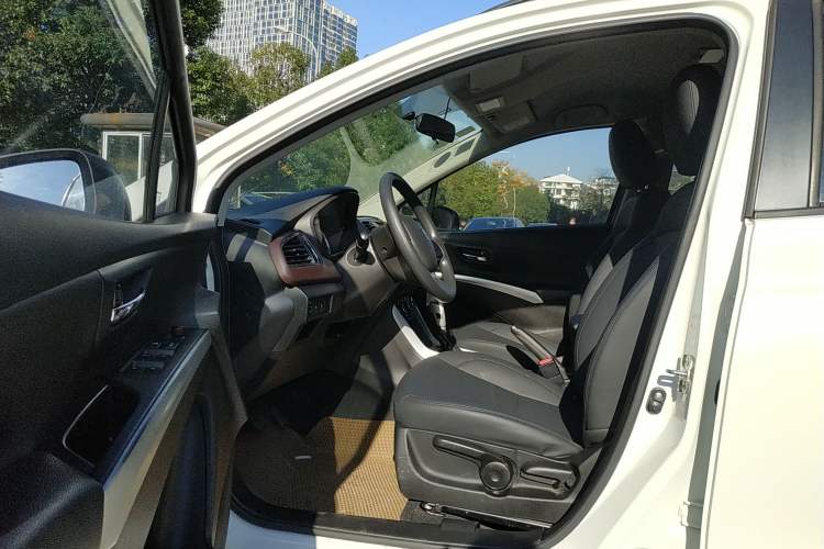 Used Suzuki Vitara S-Cross 2017 1.6L CVT Two-Wheel Drive Urban Fashion Model Interior 2