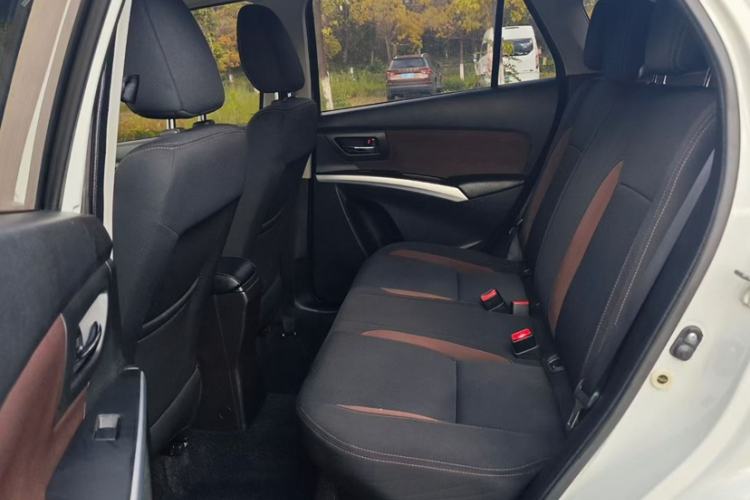 Used Suzuki Vitara S-Cross 2017 1.6L Manual Two-Wheel Drive Urban Fashion Model Interior 3