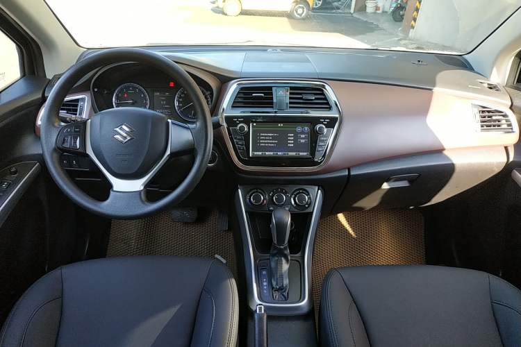 Used Suzuki Vitara S-Cross 2017 1.6L CVT Two-Wheel Drive Urban Fashion Model Interior 3