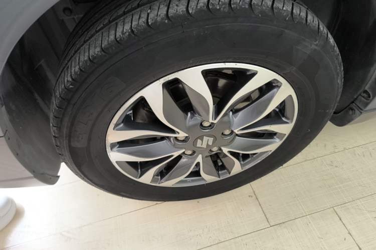 Used Suzuki Vitara S-Cross 2017 1.6L CVT Two-Wheel Drive Urban Advanced Model Left Front Wheel Hub