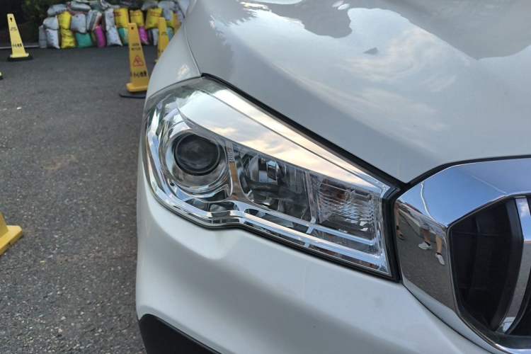 Used Suzuki Vitara S-Cross 2017 1.6L Manual Two-Wheel Drive Urban Fashion Model Right Front Headlight