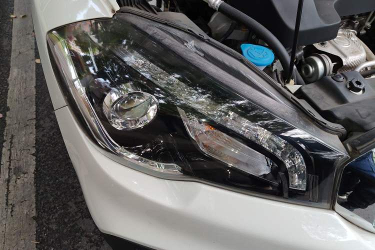 Used Suzuki Vitara S-Cross 2017 1.4T Automatic All-Wheel Drive Urban Luxury Model Right Front Headlight
