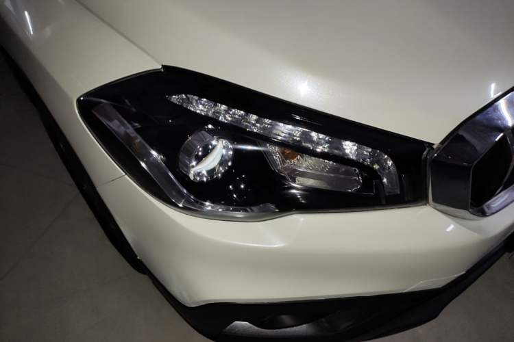 Used Suzuki Vitara S-Cross 2017 1.6L CVT Two-Wheel Drive Urban Advanced Model Right Front Headlight