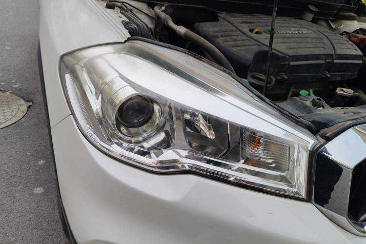 Used Suzuki Vitara S-Cross 2017 1.6L Manual Two-Wheel Drive Urban Fashion Model Right Front Headlight