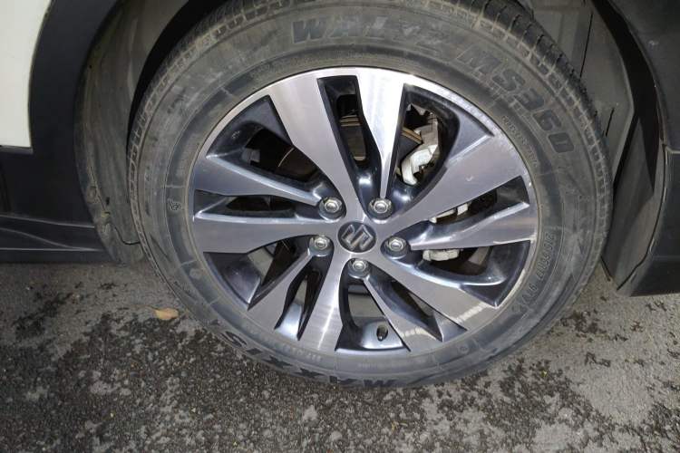 Used Suzuki Vitara S-Cross 2017 1.4T Automatic All-Wheel Drive Urban Luxury Model Right Front Wheel Hub