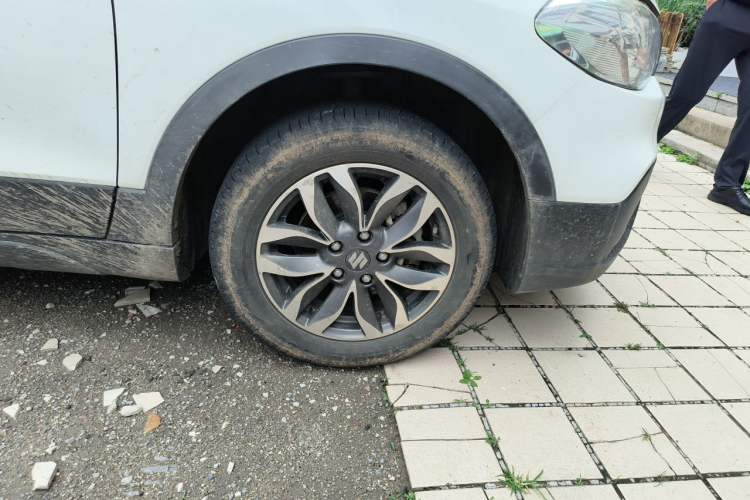 Used Suzuki Vitara S-Cross 2017 1.6L Manual Two-Wheel Drive Urban Fashion Model Right Front Wheel Hub