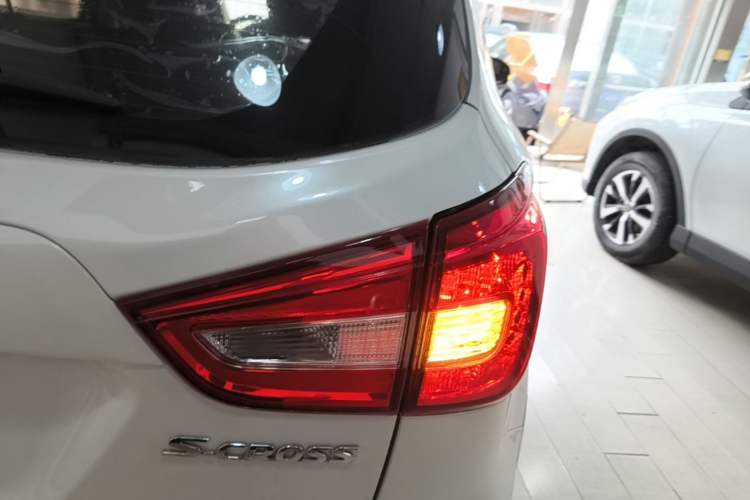 Used Suzuki Vitara S-Cross 2017 1.6L CVT Two-Wheel Drive Urban Advanced Model Right Rear Taillight