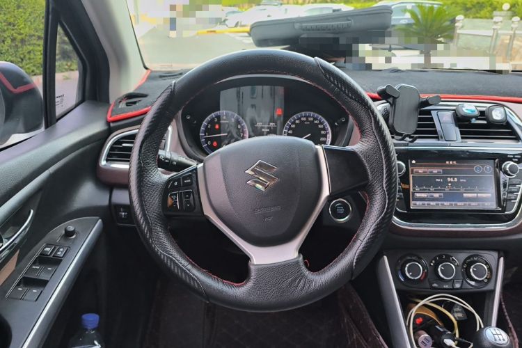 Used Suzuki Vitara S-Cross 2017 1.6L Manual Two-Wheel Drive Urban Fashion Model Steering Wheel