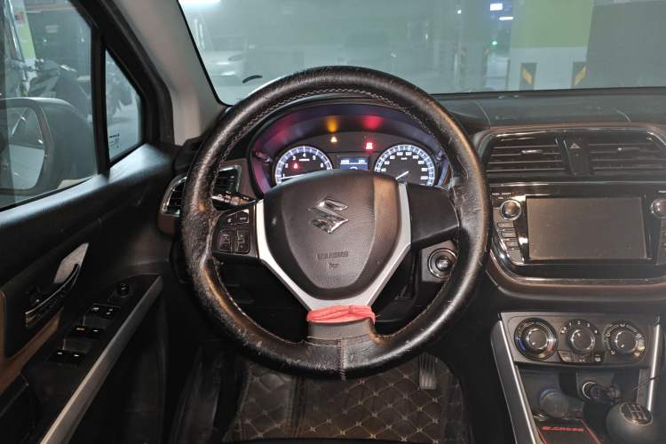 Used Suzuki Vitara S-Cross 2017 1.6L Manual Two-Wheel Drive Urban Fashion Model Steering Wheel