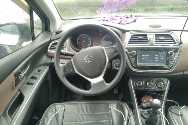 Used Suzuki Vitara S-Cross 2017 1.6L Manual Two-Wheel Drive Urban Fashion Model Steering Wheel