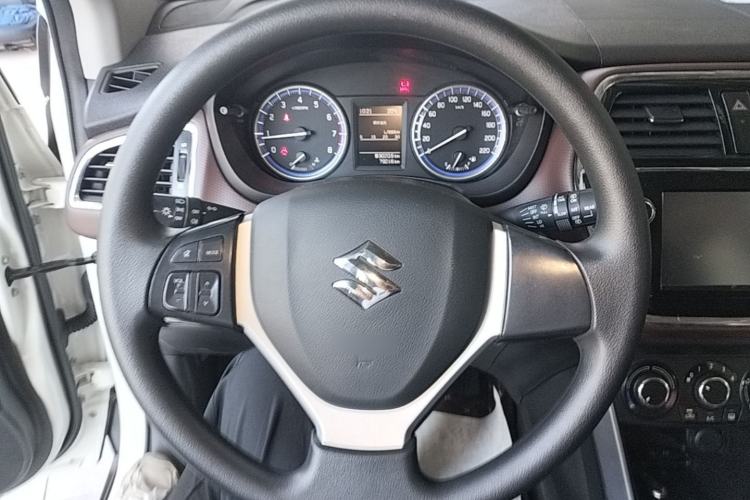 Used Suzuki Vitara S-Cross 2017 1.6L Manual Two-Wheel Drive Urban Fashion Model Steering Wheel