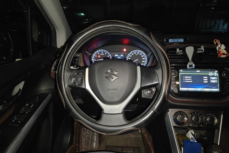 Used Suzuki Vitara S-Cross 2017 1.6L Manual Two-Wheel Drive Urban Fashion Model Steering Wheel