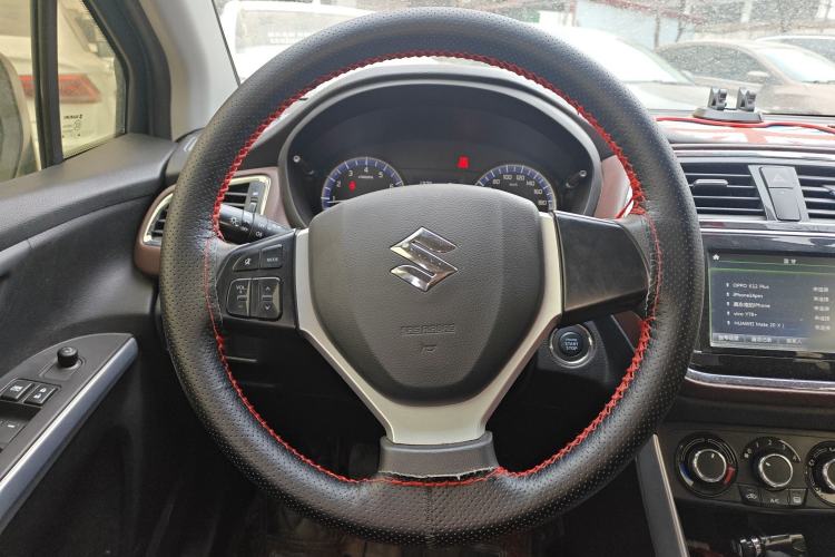 Used Suzuki Vitara S-Cross 2017 1.6L Manual Two-Wheel Drive Urban Fashion Model Steering Wheel
