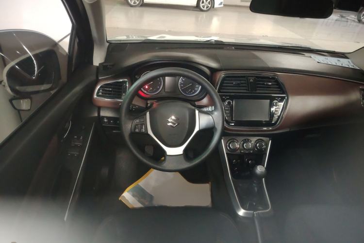 Used Suzuki Vitara S-Cross 2017 1.6L Manual Two-Wheel Drive Urban Fashion Model Steering Wheel