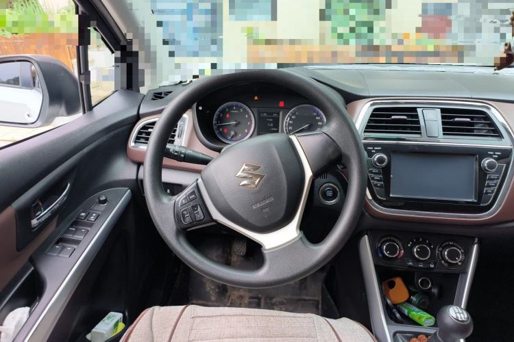 Used Suzuki Vitara S-Cross 2017 1.6L Manual Two-Wheel Drive Urban Fashion Model Steering Wheel