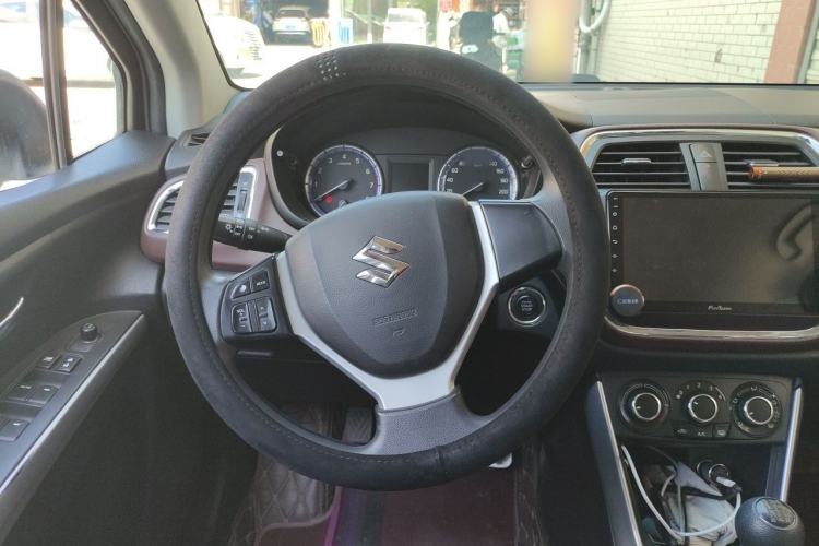 Used Suzuki Vitara S-Cross 2017 1.6L Manual Two-Wheel Drive Urban Fashion Model Steering Wheel