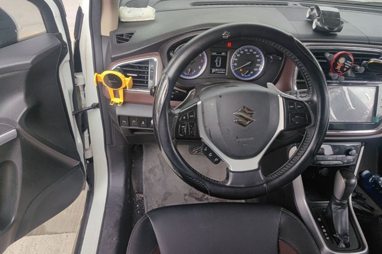 Used Suzuki Vitara S-Cross 2017 1.4T Automatic Two-Wheel Drive Urban Luxury Model Steering Wheel