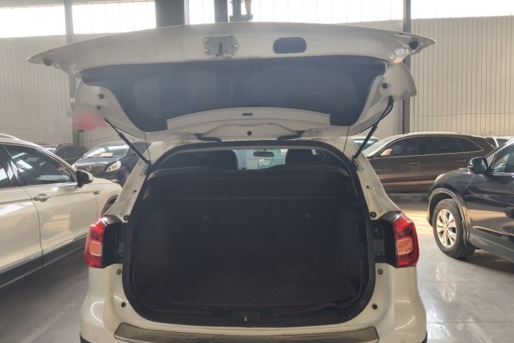 Used Suzuki Vitara S-Cross 2017 1.6L CVT Two-Wheel Drive Urban Advanced Model Trunk