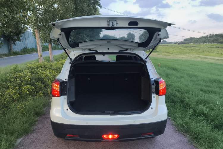 Used Suzuki Vitara S-Cross 2017 1.6L CVT Two-Wheel Drive Urban Fashion Model Trunk