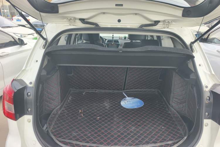Used Suzuki Vitara S-Cross 2017 1.6L CVT Two-Wheel Drive Urban Advanced Model Trunk