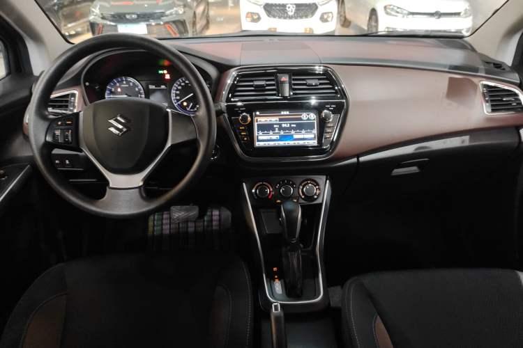 Used Suzuki Vitara S-Cross 2017 1.6L CVT Two-Wheel Drive Urban Fashion Model Center Console