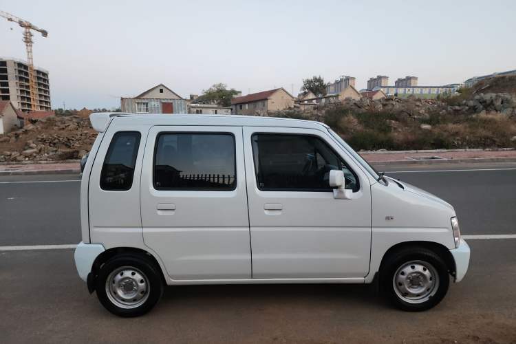 Used Suzuki Wagon R 2015 1.0L Manual Utility Model Exterior 2