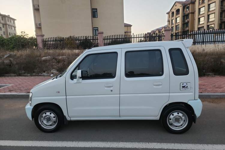 Used Suzuki Wagon R 2015 1.0L Manual Utility Model Exterior 5