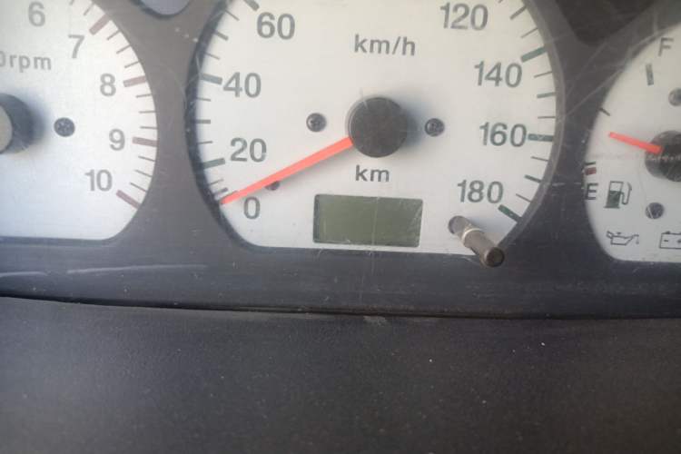 Used Suzuki Wagon R 2011 1.0L Odometer Close Up