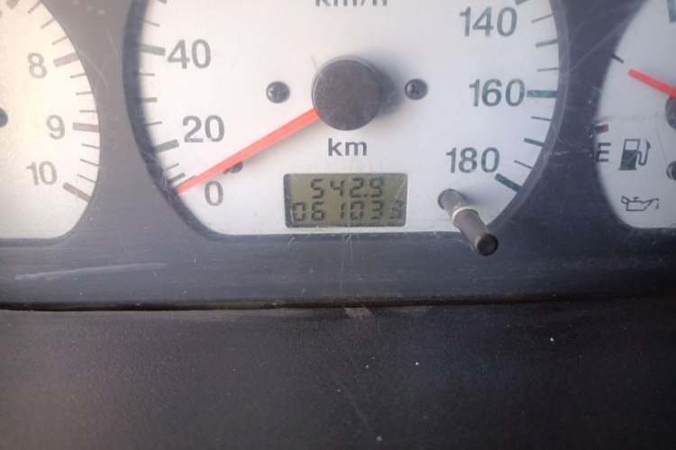 Used Suzuki Wagon R 2011 1.0L Odometer Close Up