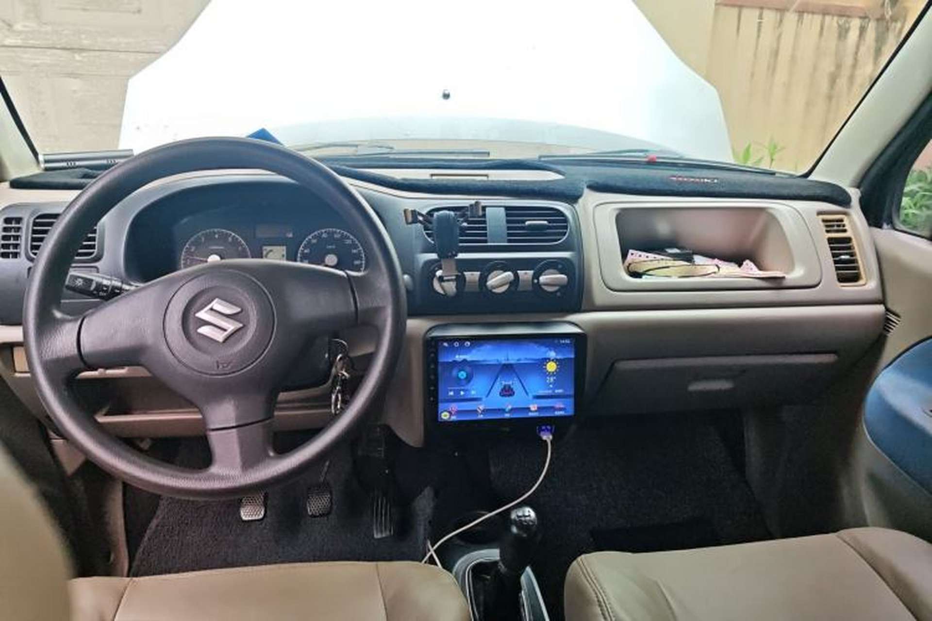 Used Suzuki Wagon R 2011 e 1.4L Manual Utility Model Center Console