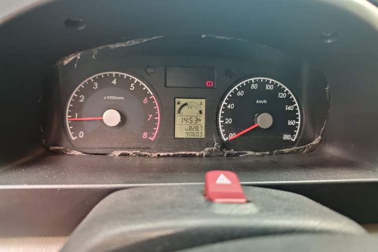 Used Suzuki Wagon R 2011 e 1.4L Manual Utility Model Odometer Close Up