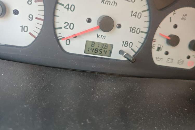 Used Suzuki Wagon R 2011 1.0L Odometer Close Up
