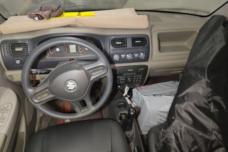 Used Suzuki Wagon R 2011 e 1.4L Manual Utility Model Center Console