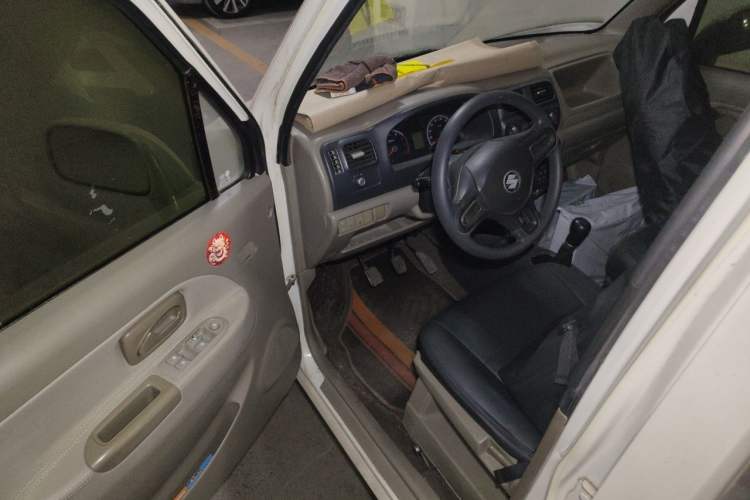 Used Suzuki Wagon R 2011 e 1.4L Manual Utility Model Driver Seat