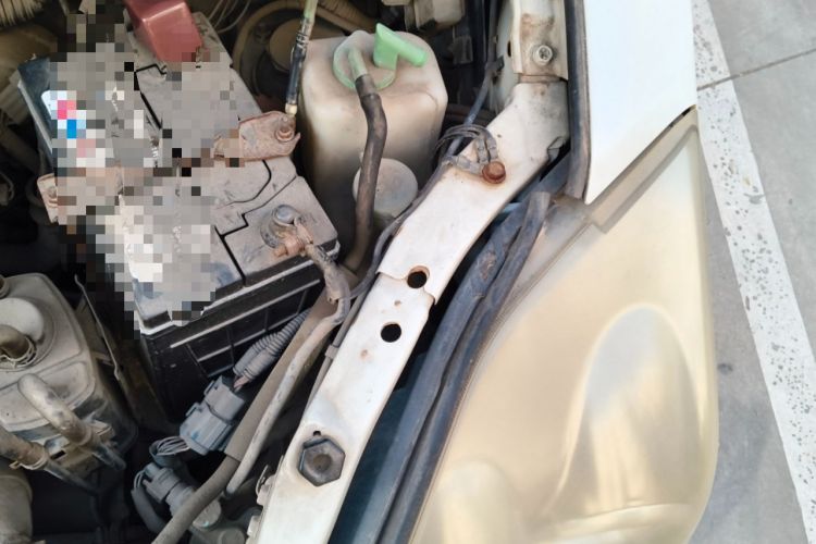 Used Suzuki Wagon R 2011 e 1.4L Manual Utility Model Engine Bay Left
